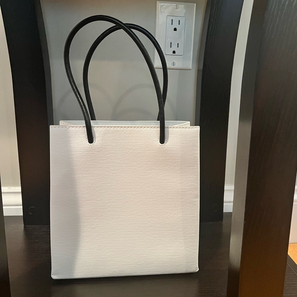 Balenciaga white shopping style hand bag! Gently preowned! - Picture 9 of 10
